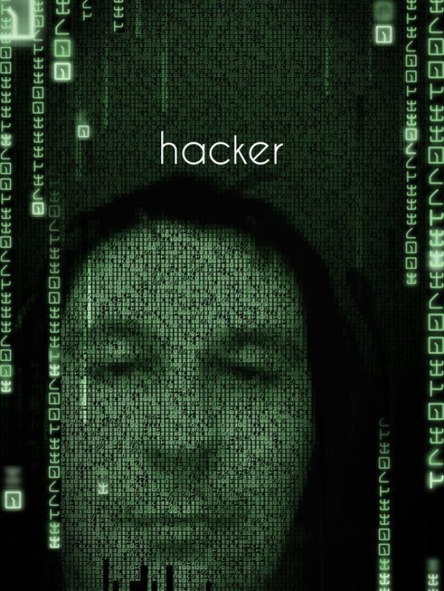Das Gesicht eines Hackers auf einem Bildschirm umgeben von Binärcode und dem Wort "Hacker" in Text und Zahlen.