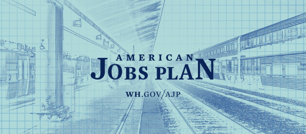 Blueprint eines Bahnhofes mit der Aufschrift "American Jobs Plan" und einer Bahn auf der rechten Seite und Schienen daneben.